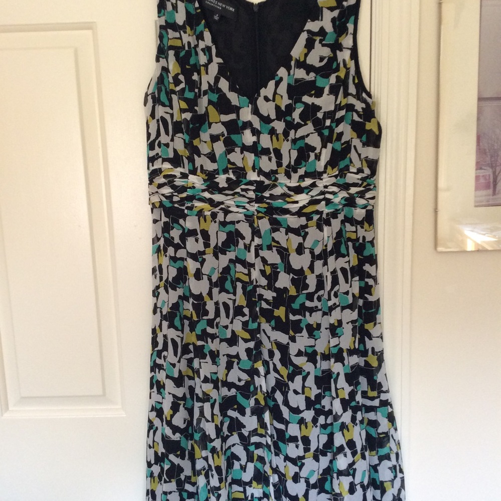 Jones NewYork Swishy chiffon V neck dress